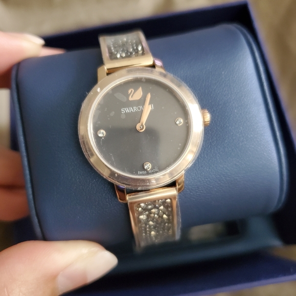 Gorgeous New Swarovski Cosmic Rock watch in Yellow Gld & gold and grey crystals - Picture 2 of 4